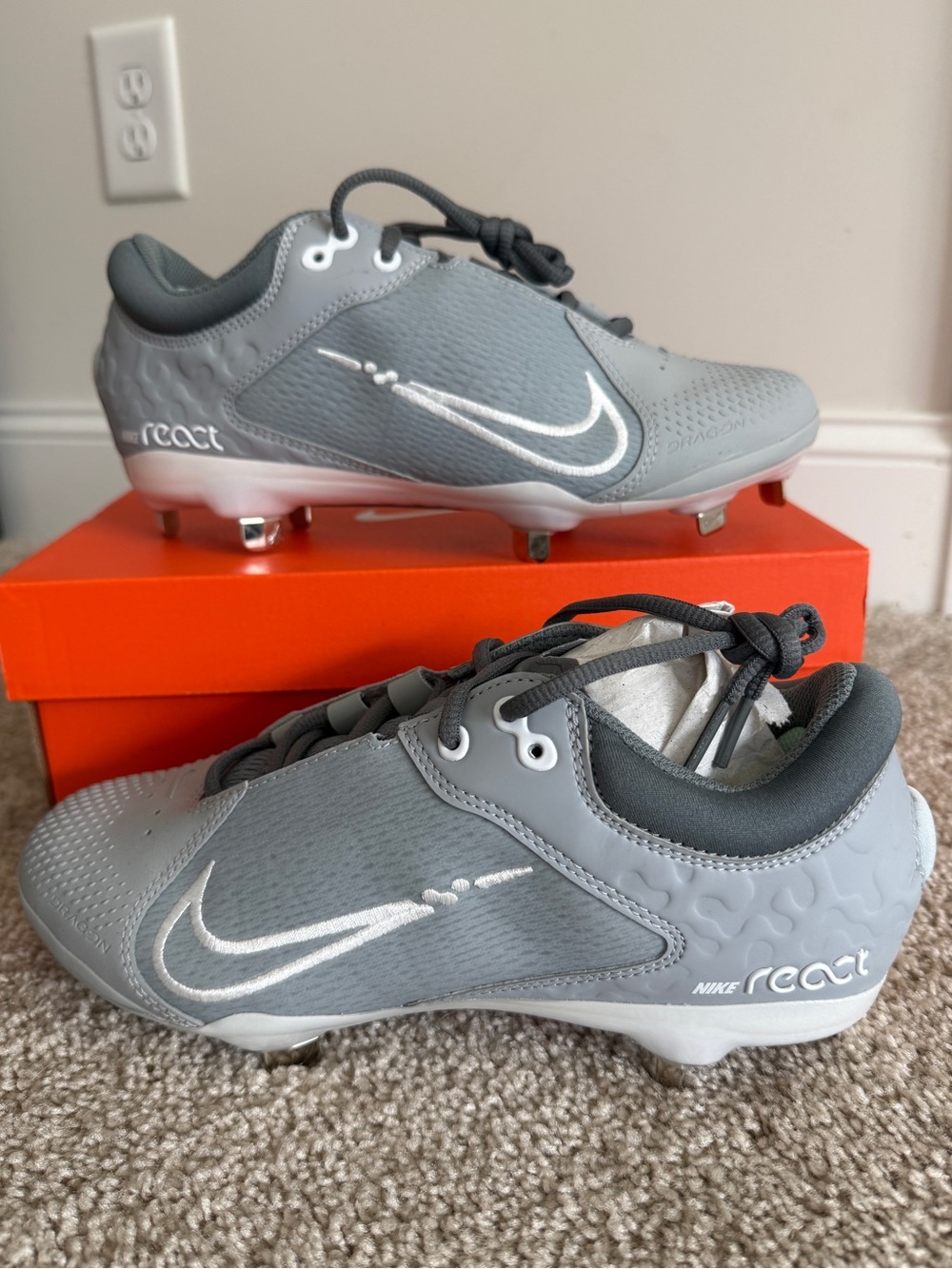 New In Box Womens Nike Hyperdiamond 4 Elite Softball Cleats